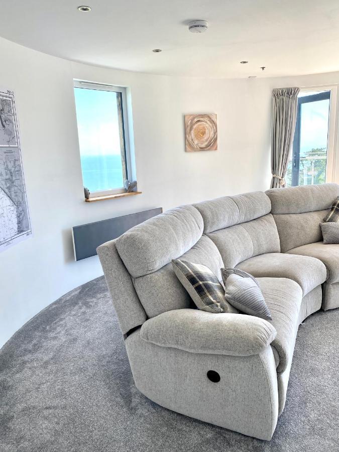 Vakantiehuis One Of The In Lyme! Breathtaking Views Across The Whole Bay. 3 Stories With 2 Tier Veranda Around The Property. Sleeps 6 Lyme Regis