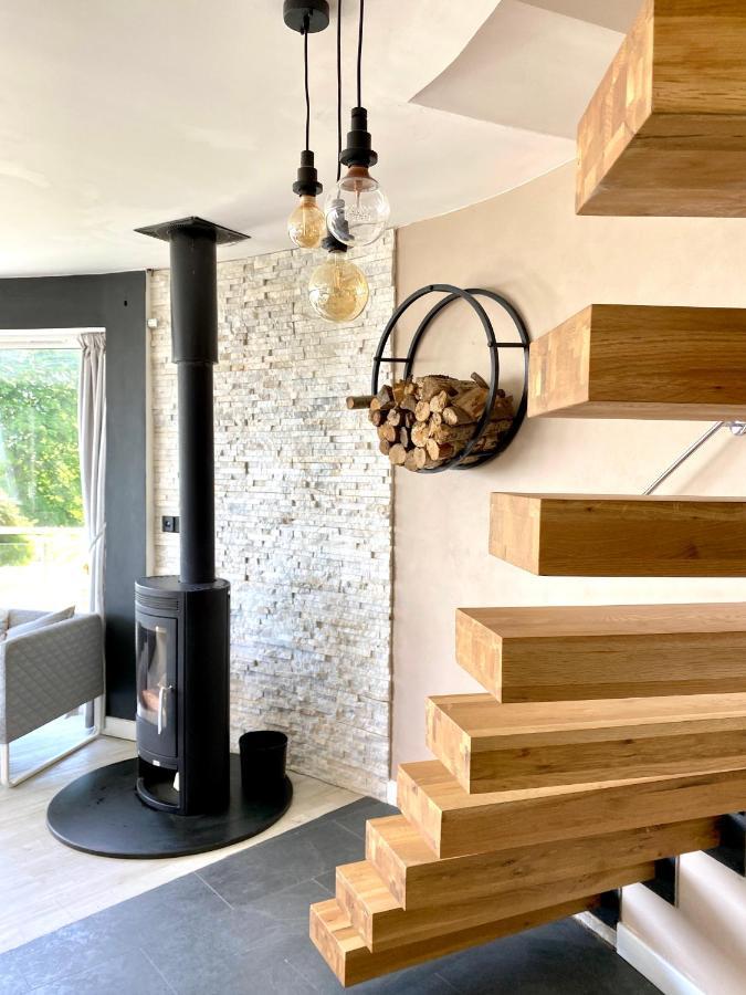 Vakantiehuis One Of The In Lyme! Breathtaking Views Across The Whole Bay. 3 Stories With 2 Tier Veranda Around The Property. Sleeps 6