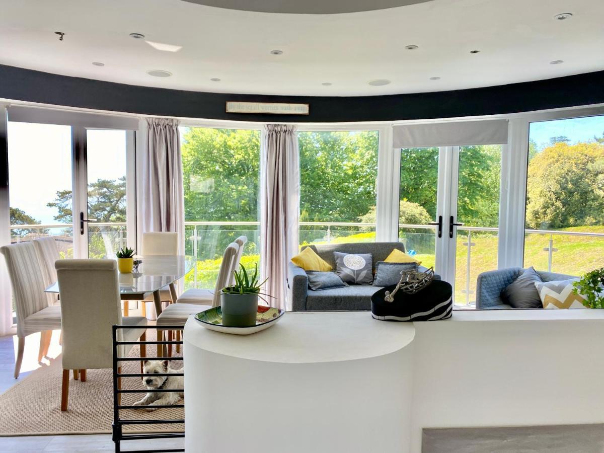 Vakantiehuis One Of The In Lyme! Breathtaking Views Across The Whole Bay. 3 Stories With 2 Tier Veranda Around The Property. Sleeps 6 Lyme Regis