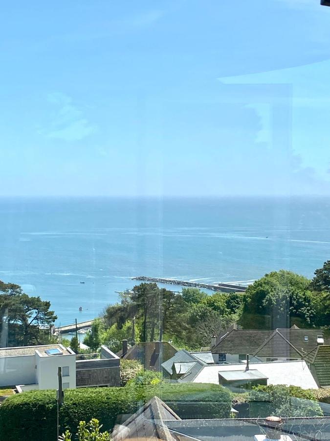One Of The In Lyme! Breathtaking Views Across The Whole Bay. 3 Stories With 2 Tier Veranda Around The Property. Sleeps 6 Vakantiehuis Lyme Regis