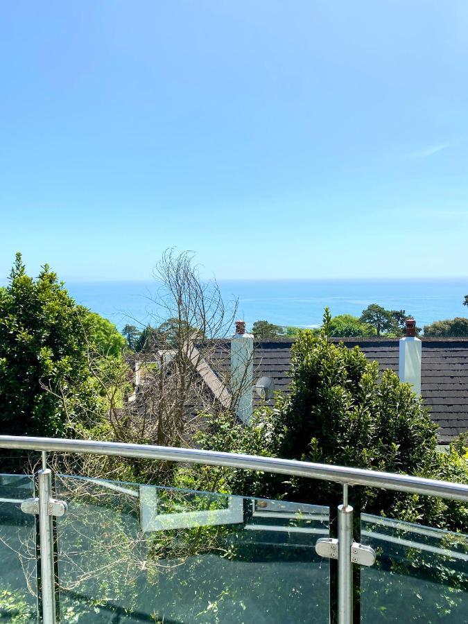 One Of The In Lyme! Breathtaking Views Across The Whole Bay. 3 Stories With 2 Tier Veranda Around The Property. Sleeps 6 Vakantiehuis *