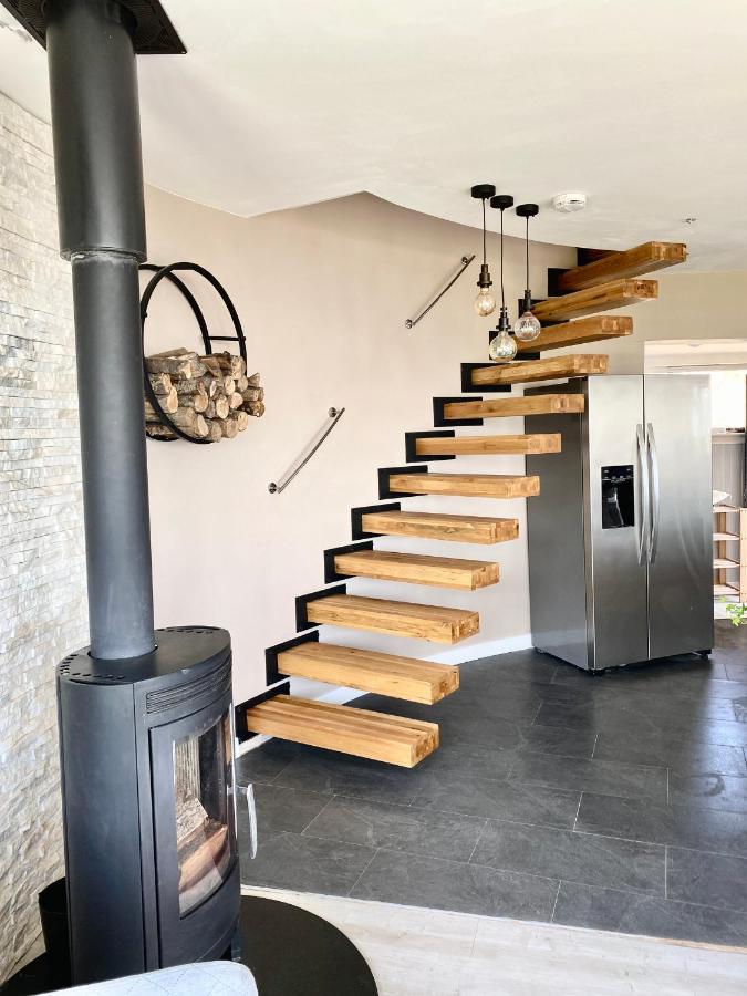One Of The In Lyme! Breathtaking Views Across The Whole Bay. 3 Stories With 2 Tier Veranda Around The Property. Sleeps 6 *