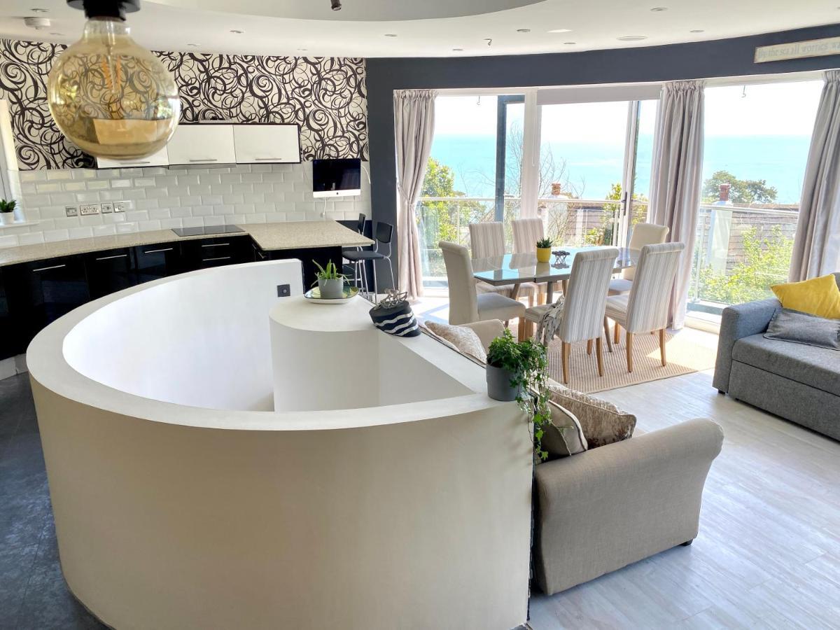 One Of The In Lyme! Breathtaking Views Across The Whole Bay. 3 Stories With 2 Tier Veranda Around The Property. Sleeps 6 Lyme Regis