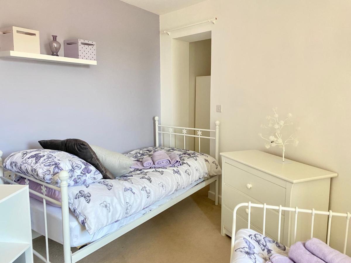 One Of The In Lyme! Breathtaking Views Across The Whole Bay. 3 Stories With 2 Tier Veranda Around The Property. Sleeps 6 Lyme Regis