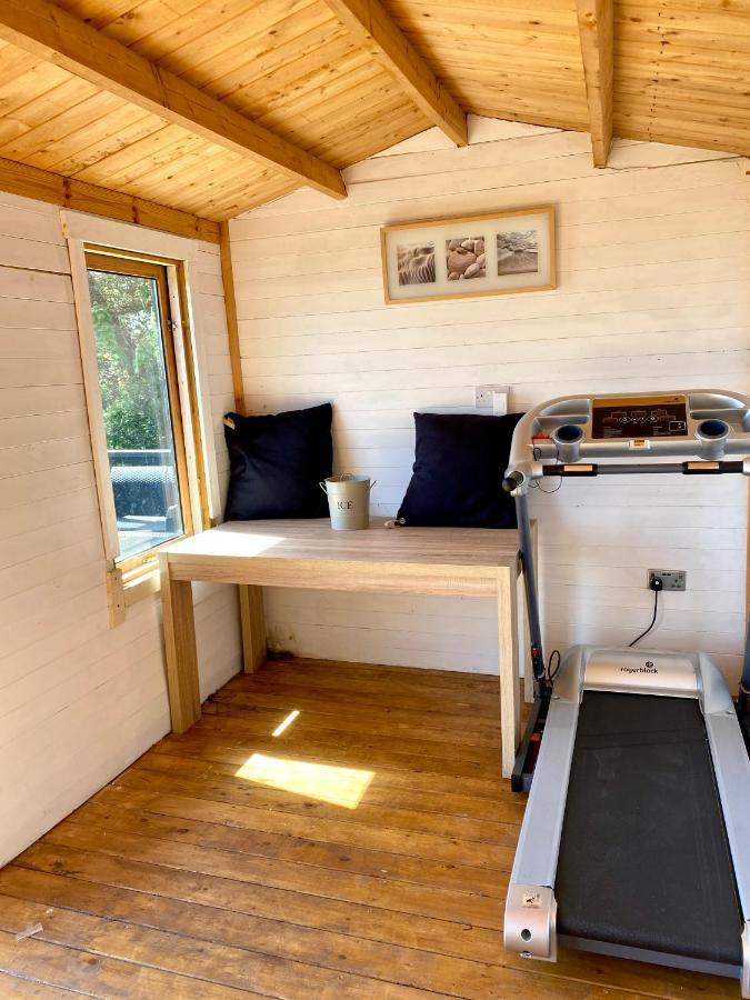 Vakantiehuis One Of The In Lyme! Breathtaking Views Across The Whole Bay. 3 Stories With 2 Tier Veranda Around The Property. Sleeps 6 Lyme Regis