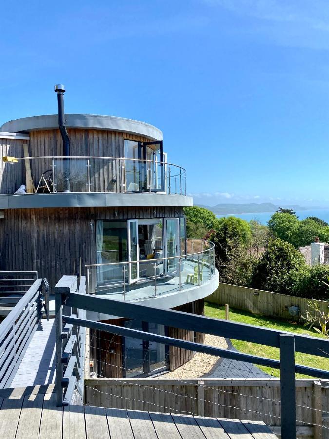 One Of The In Lyme! Breathtaking Views Across The Whole Bay. 3 Stories With 2 Tier Veranda Around The Property. Sleeps 6 Vakantiehuis Lyme Regis