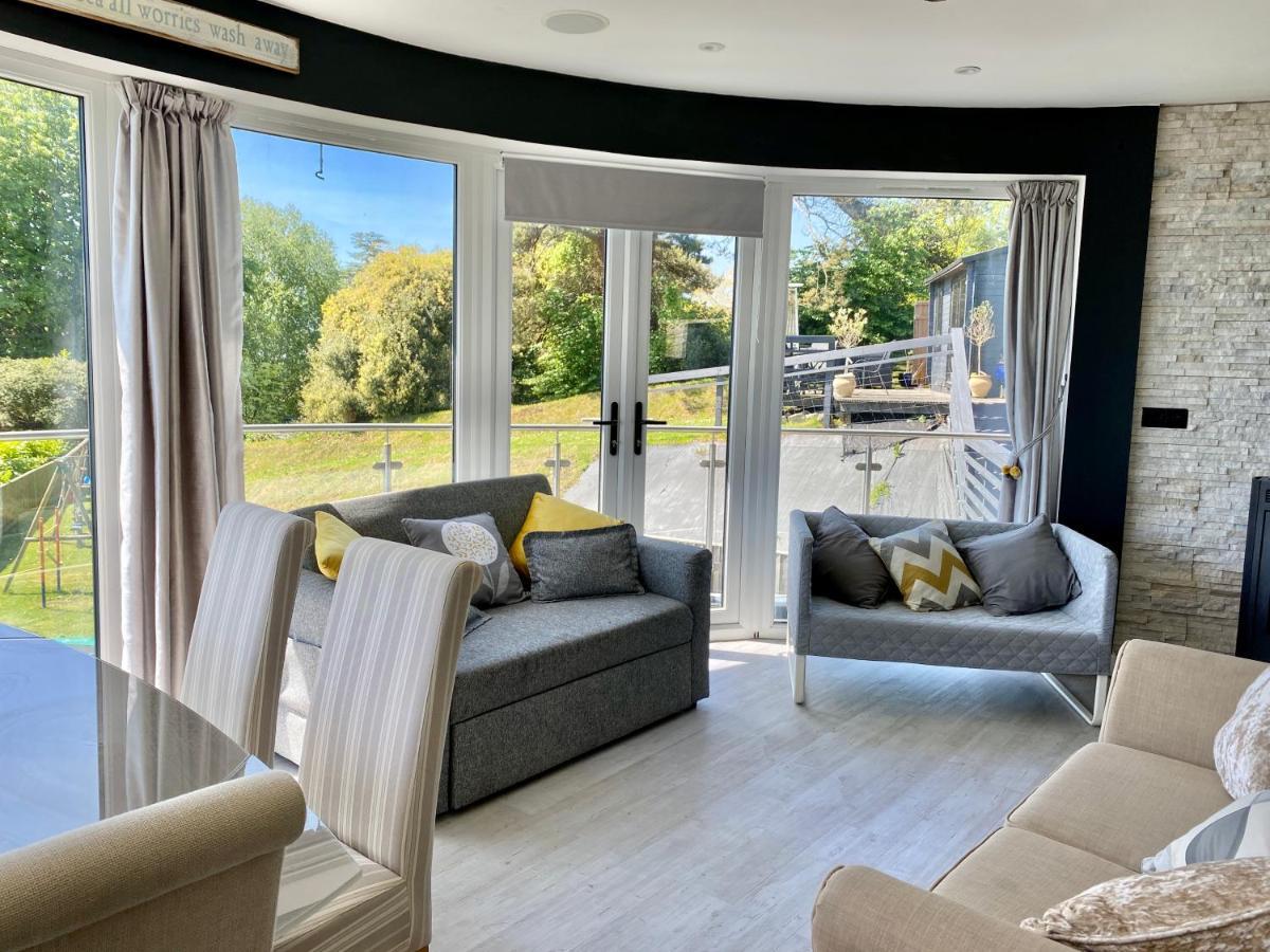 One Of The In Lyme! Breathtaking Views Across The Whole Bay. 3 Stories With 2 Tier Veranda Around The Property. Sleeps 6 Lyme Regis