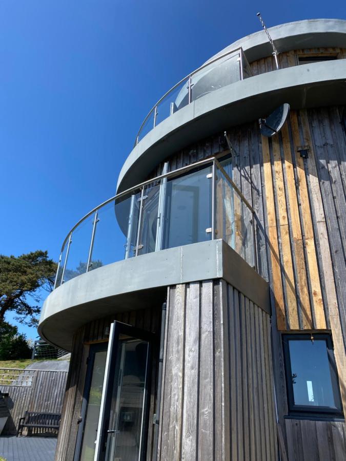 Vakantiehuis One Of The In Lyme! Breathtaking Views Across The Whole Bay. 3 Stories With 2 Tier Veranda Around The Property. Sleeps 6